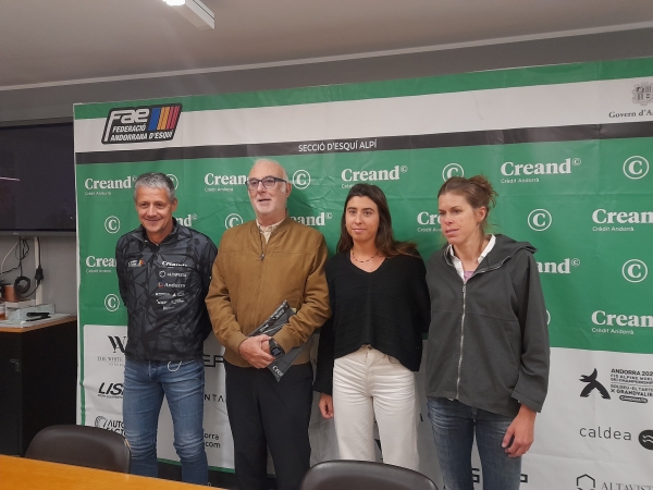 /tmp/171355_Comiat de Carola Vila; d'esquerra a dreta, Carles Visa, Lluís Ruiz, Carola Vila i Laura Orgué..jpeg